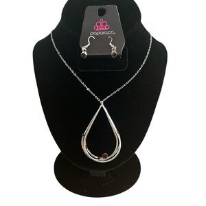 Paparazzi necklace and earring set‎ NEW